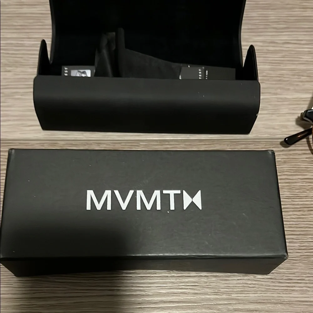 Black Round Sunglasses with Case